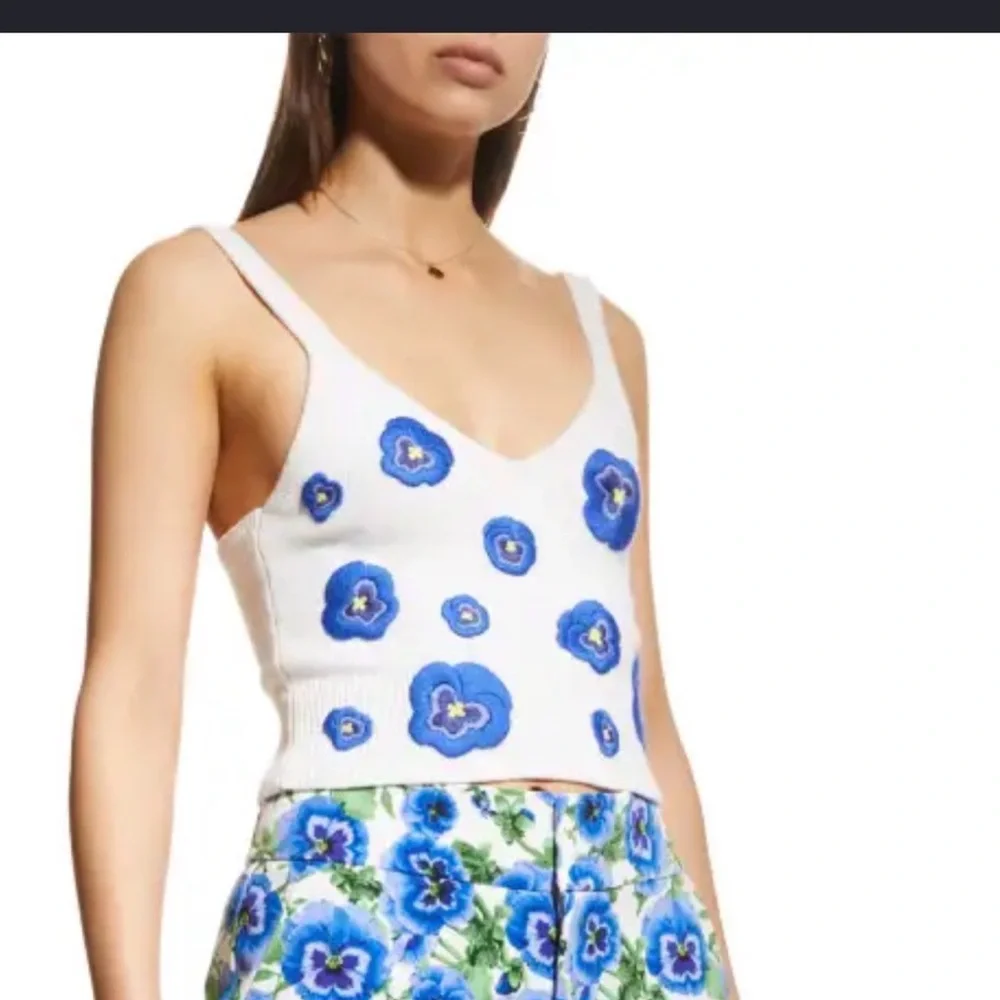 Alice + Olivia White V-Neck Floral Appliqué Tank Top - Picture 1 of 3